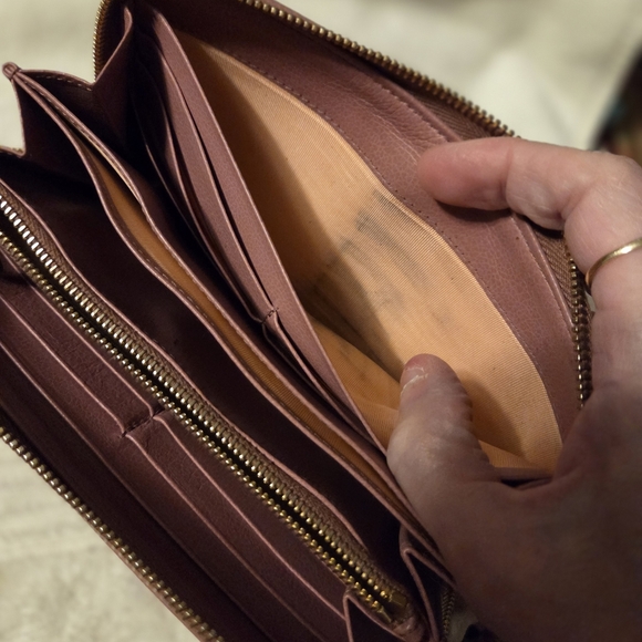 Prada Dusty Rose Leather Wallet EUC - Picture 15 of 16